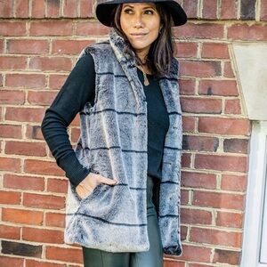 PEACH (Discover Peach Gym Work and Play) GALENA Faux Fur Vest Size XS